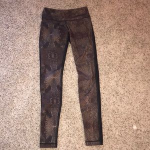 Athletic pants / yoga pants